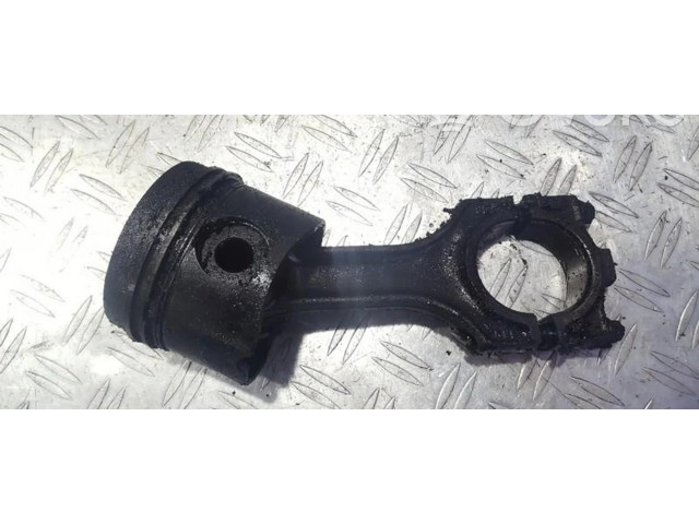 Píst    BMW 5 E34  pro naftový motor 2.5  