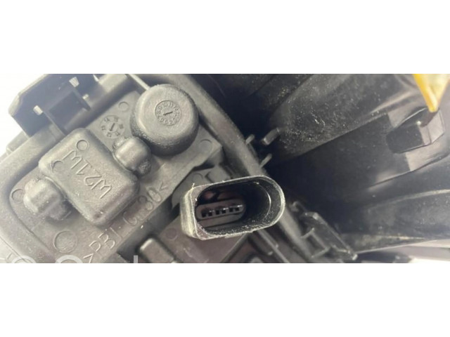 Задний фонарь левый сзади 8V3945095C    Audi A3 S3 8V   2013-2019 года