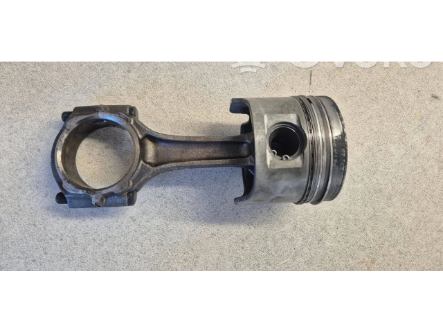  Поршень с шатуном 2LT 131015409001, 1320159105  Toyota Land Cruiser (BJ70)  