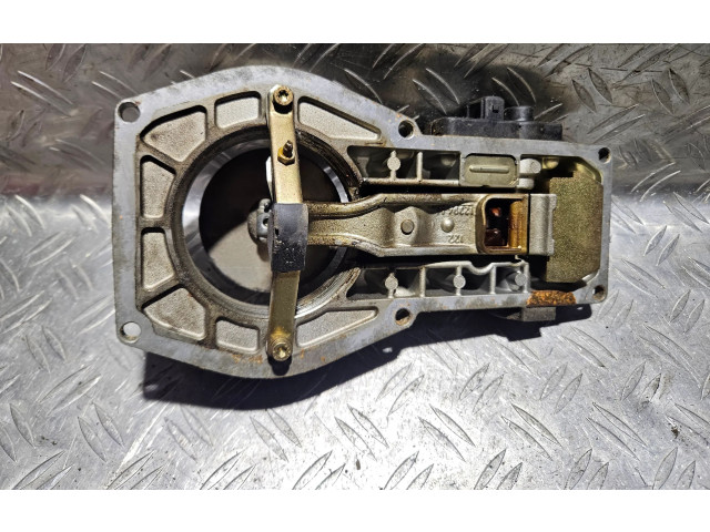 Vstřikovací lišta 0438121073, 034133353N   Audi 80 90 B3     