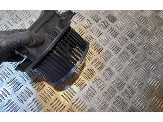 Вентилятор печки    4M1820021   Audi A4 S4 B9