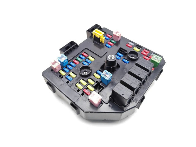 Блок предохранителей 95381499   Opel Antara    