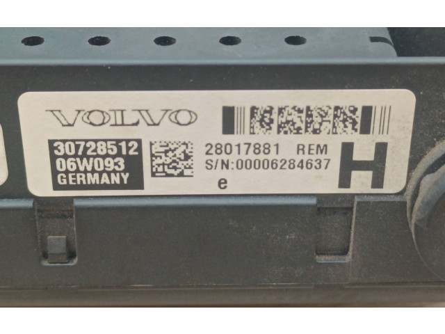   Pojistková skříňka 30728512, 06W093   Volvo XC70 2006