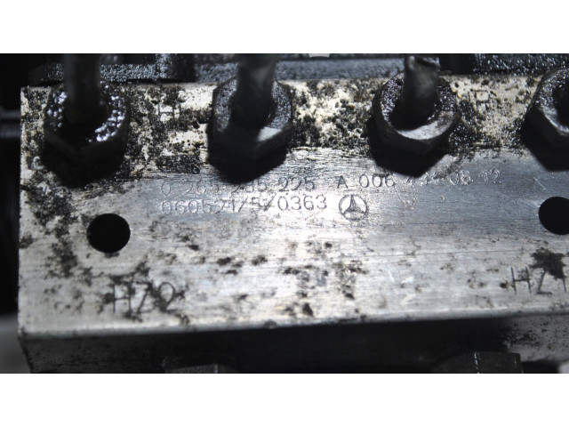 Jednotka ABS 0064310812, 0265285225   Mercedes-Benz A W169 2007