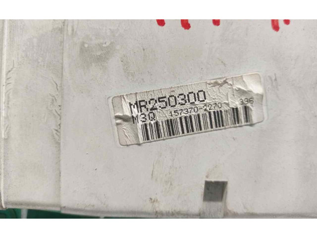 Přístrojová deska  Mitsubishi L200 1996 MR250300  