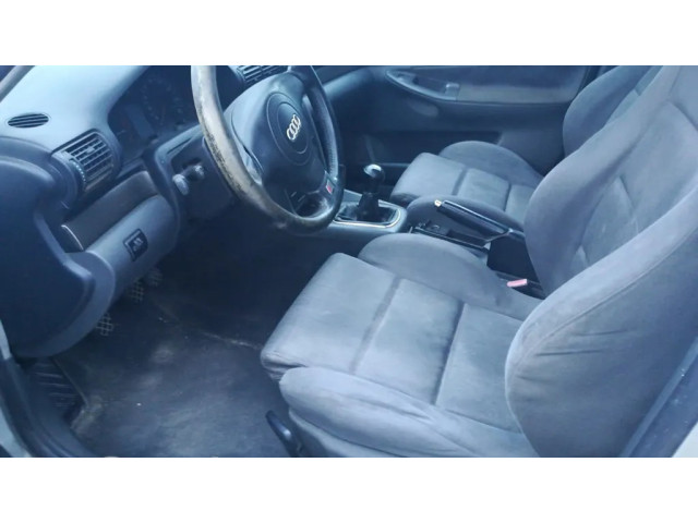 Vstřikovač 038130073F   Audi A4 S4 B5 8D  pro benzínový motor 2.8 AJM 