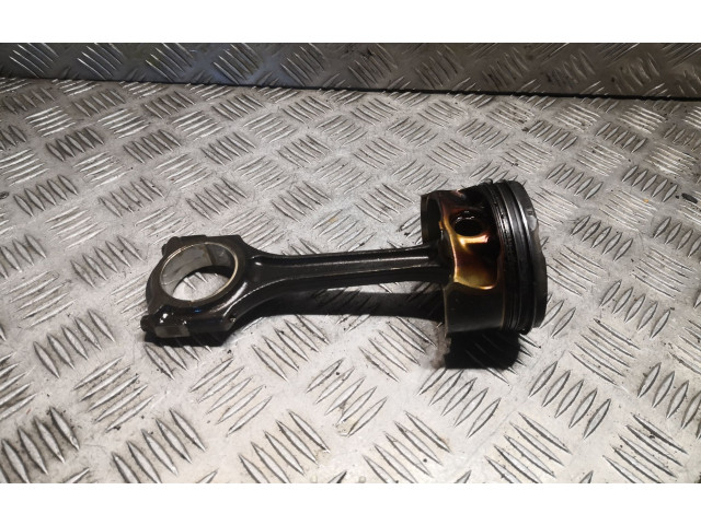 Píst 2700300420, A2700300420   Mercedes-Benz CLA C117 X117 W117    M 270.910 