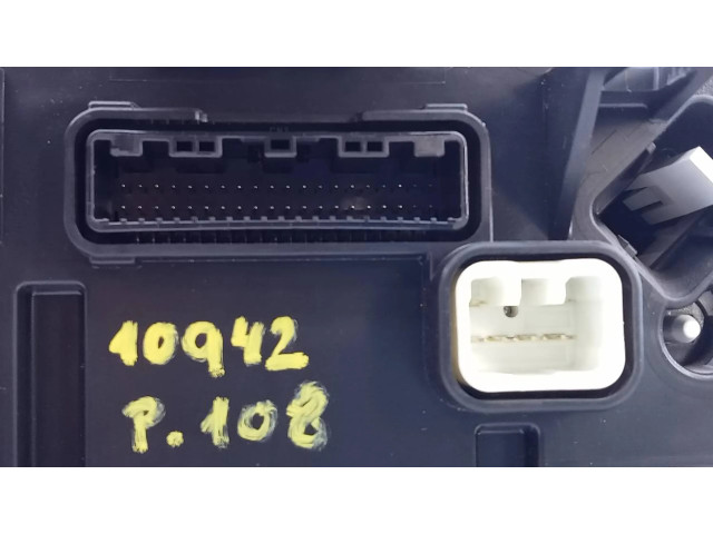Přístrojová deska  Peugeot 108 2018 69342430U, 769167320U  