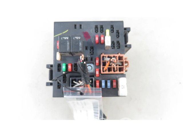   Pojistková skříňka 15266952   Hummer H2 2006