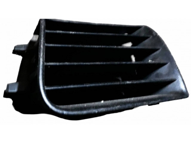 Нижняя решётка (из трех частей) Seat Ibiza III (6L) 2002-2008 года 6L0853677, M8204      