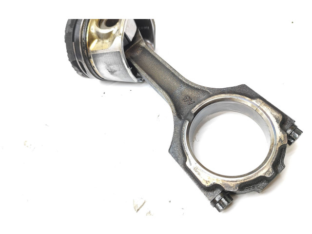 Píst 0217739   Toyota Land Cruiser (J200)     