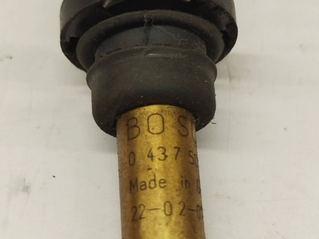 Vstřikovač 0437502047   Mercedes-Benz E W124  pro benzínový motor 2.6  