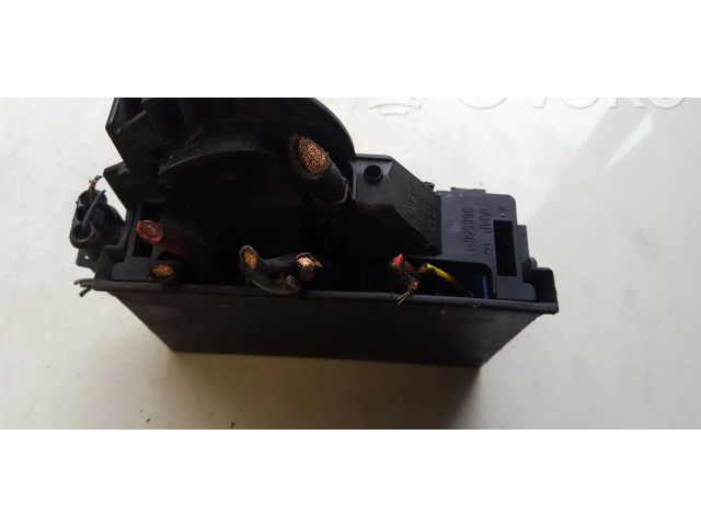   Pojistková skříňka 09131668, 968566-1   Opel Zfira A 2000