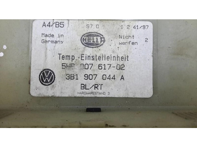 Блок управления климат-контролем 3B1907044A, 5HF00761702   Volkswagen PASSAT