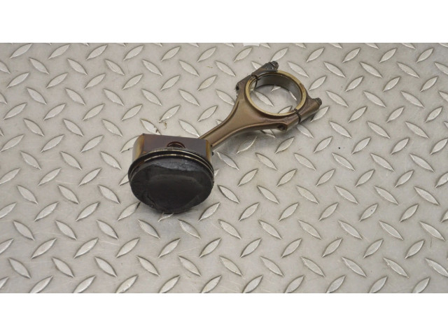 Píst 06EA   Audi A6 S6 C6 4F    AUK 