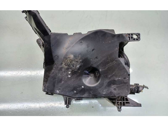   Pojistková skříňka 821110FB91   Toyota Verso 2012