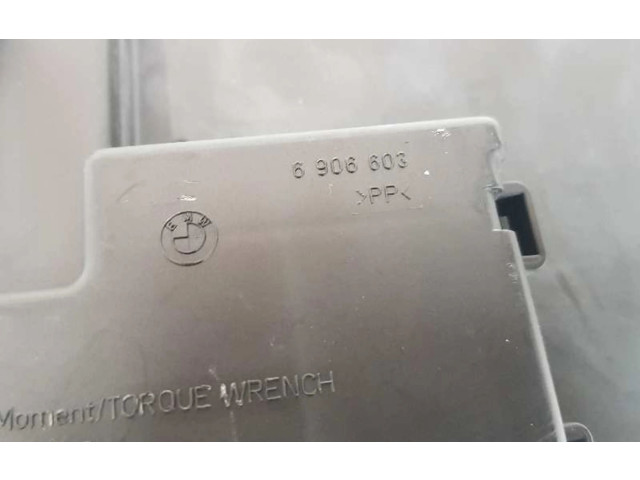   Pojistková skříňka 61146906588, 6906603   BMW 7 E65 E66 2001