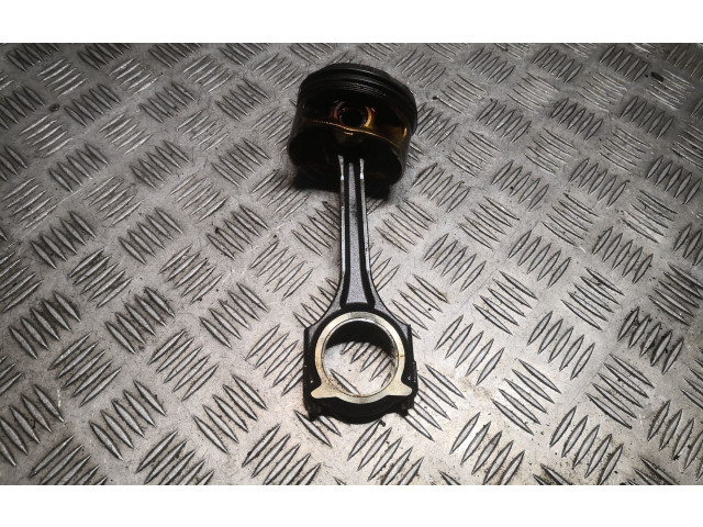 Píst 2700300420, A2700300420   Mercedes-Benz CLA C117 X117 W117    M 270.910 