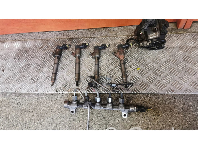 Vstřikovač 331002A420   Hyundai ix35  pro naftový motor 1.7  