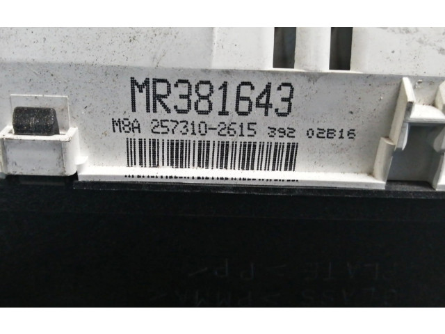 Přístrojová deska  Mitsubishi Montero 2000 MR381643  