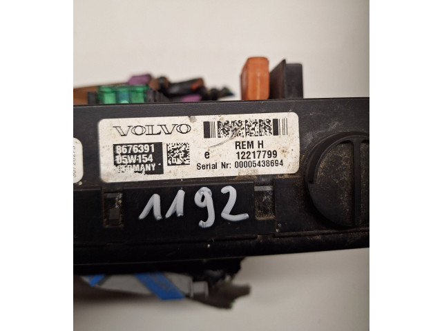   Pojistková skříňka 8676391, 12217799   Volvo V70 2002