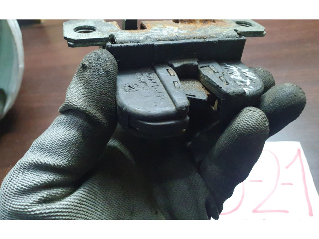 Замок багажника 606827505B    Volkswagen Polo IV 9N3 2005 - 2009 года