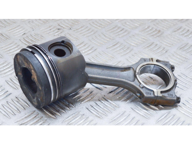 Píst    BMW 5 E39  pro naftový motor 2.5 M57 D25 (256D1) 