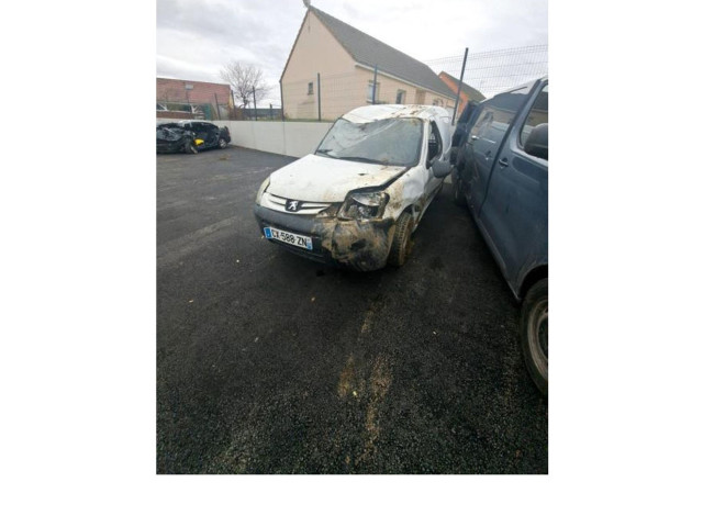 Топливная рампа 1570C0, 1570C0   Peugeot Partner   для двигателя DW10TD(RHY)