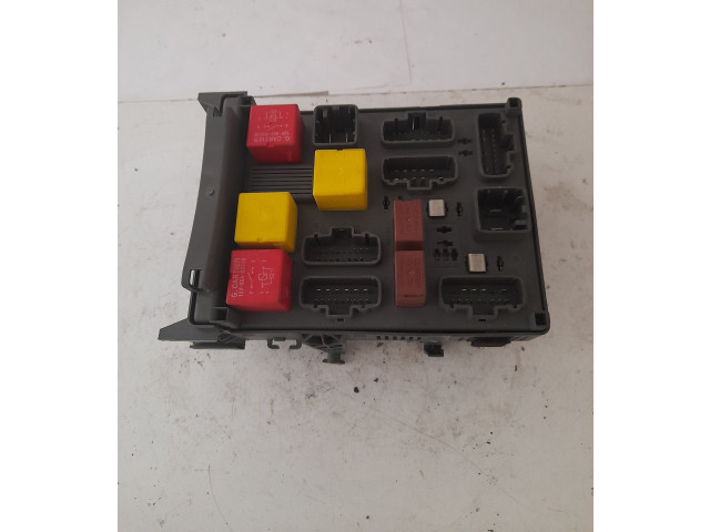 Блок предохранителей 518832001, 8200004201E   Renault Espace -  Grand espace IV    