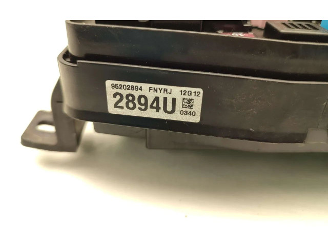 Блок предохранителей 95202894, 2894U   Opel Antara    
