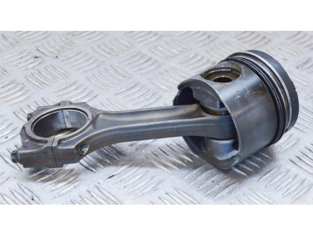 Píst    BMW 5 E39  pro naftový motor 2.5 M57 D25 (256D1) 