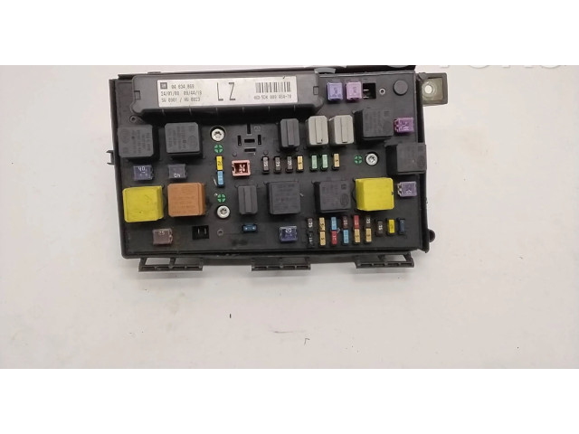 Блок предохранителей 04634869, 5DK00946470   Vauxhall Zafira B