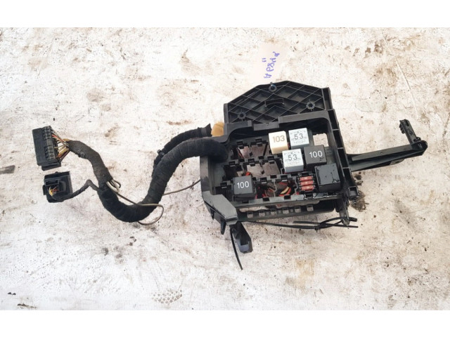 Блок предохранителей  601907371B   Volkswagen Polo IV 9N3    