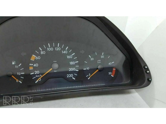 Přístrojová deska  Mercedes-Benz E W210 2001 2105400311  