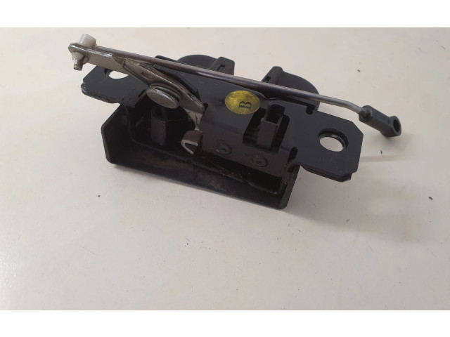 Замок багажника 2K0827506C    Volkswagen Caddy 2004 - 2010 года