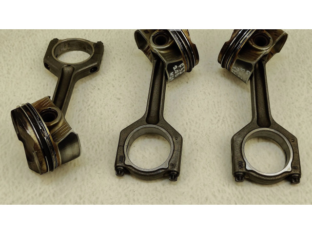 Píst 86064101   BMW 4 F32 F33  pro benzínový motor 2.0 N20B BENZYNA