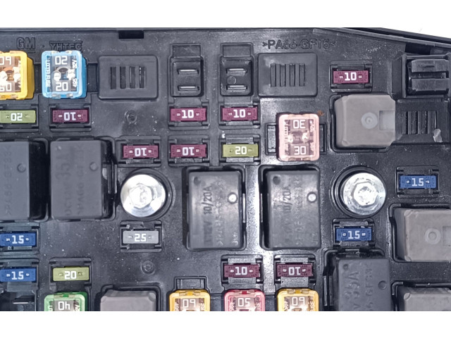 Блок предохранителей  95202895   Opel Antara    