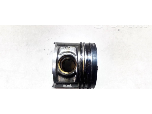 Píst    Alfa Romeo 156  pro naftový motor 1.9  