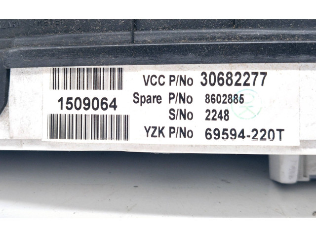 Přístrojová deska  Volvo V70 2004 69594220T, 30682277  