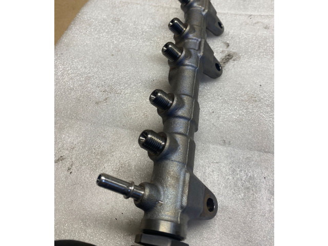 Vstřikovací lišta 8514154, 0445214315   BMW 2 F46    B47C20A  B47 