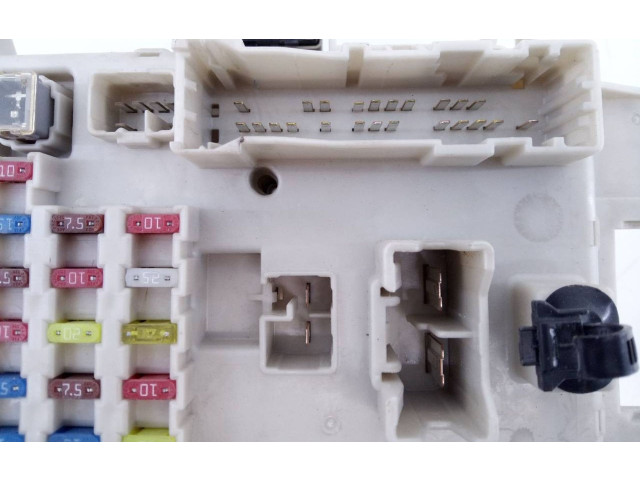 Pojistková skříňka Řídící jednotka BSM 8198050030, 0665004650   Toyota RAV 4 (XA10) 2003