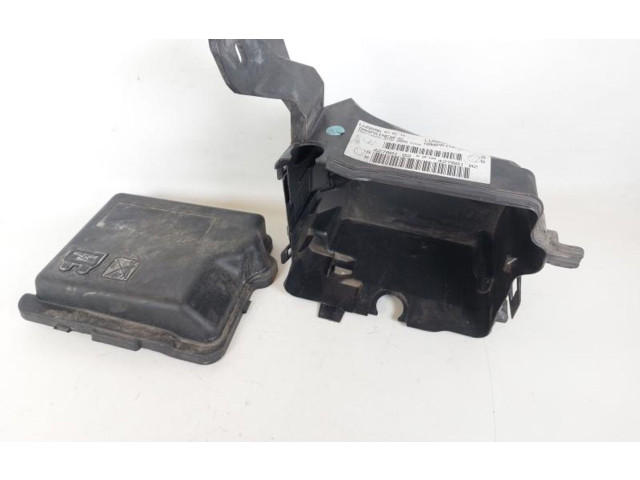   Pojistková skříňka 9671941780   Peugeot 2008  2013