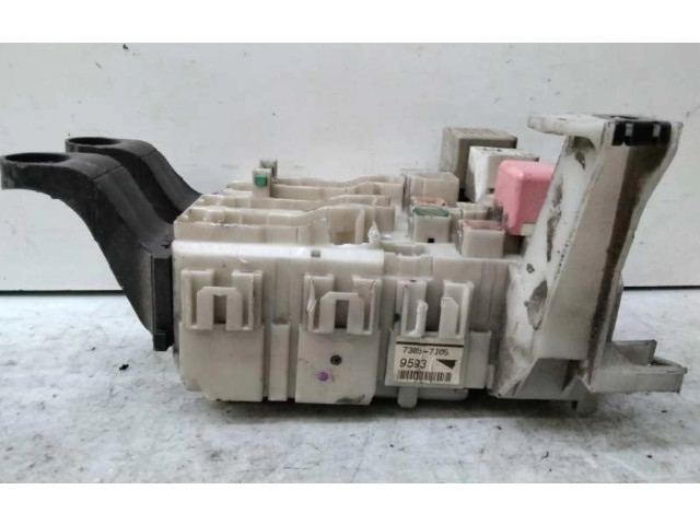   Pojistková skříňka 8273012400   Toyota Corolla E140 E150 