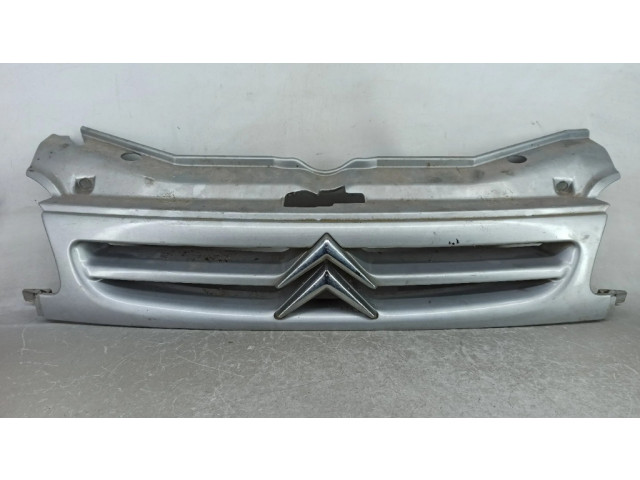 Передняя решётка Citroen Berlingo 1996-2002 года 9635603977      