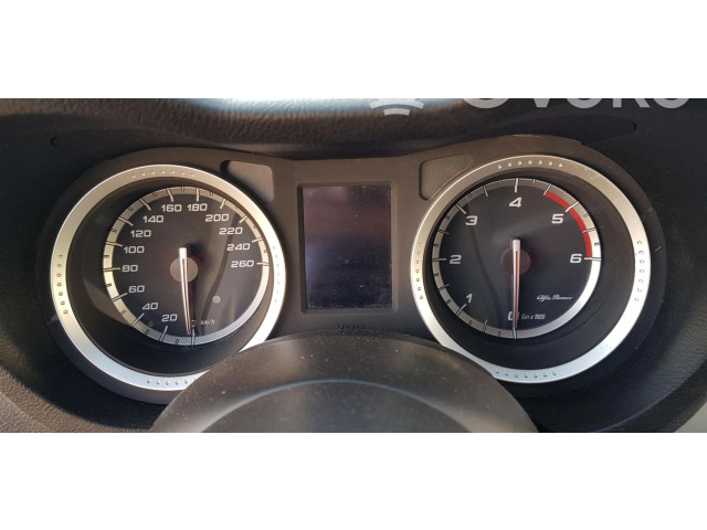 Панель приборов    Alfa Romeo 166       
