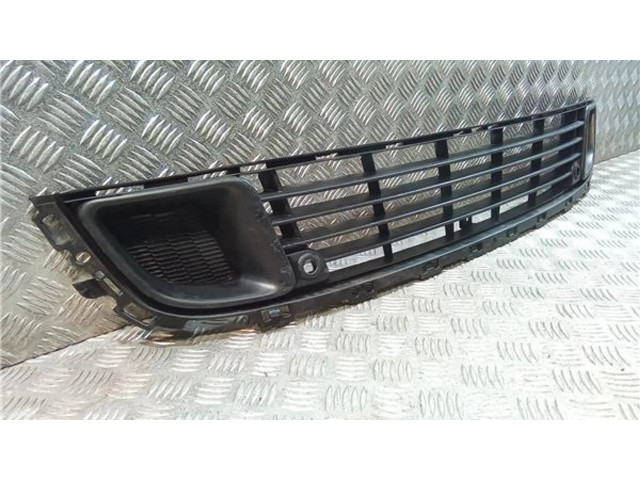 Передняя решётка Citroen C5 2008-2016 года 9681052677, 2001586      