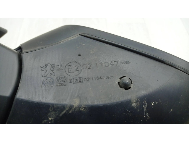 Zpětné zrcátko pravé Peugeot 208 2013  0211047, 0311047  