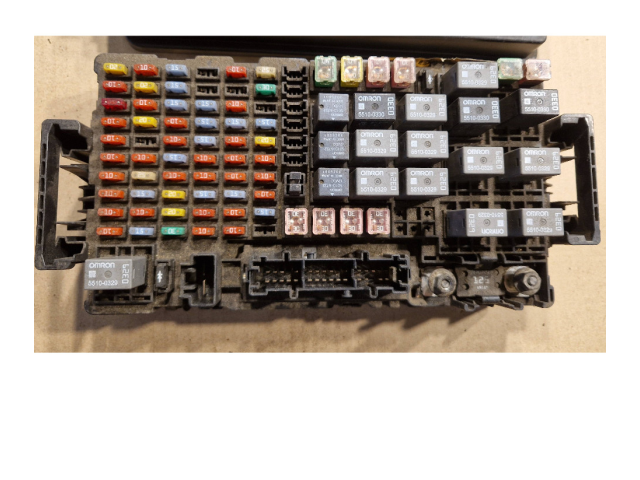   Pojistková skříňka 15887759, 25796965   Hummer H3 2007
