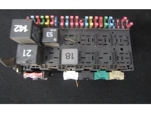 Блок предохранителей  47410522048, 4-7410522048   Volkswagen Vento    