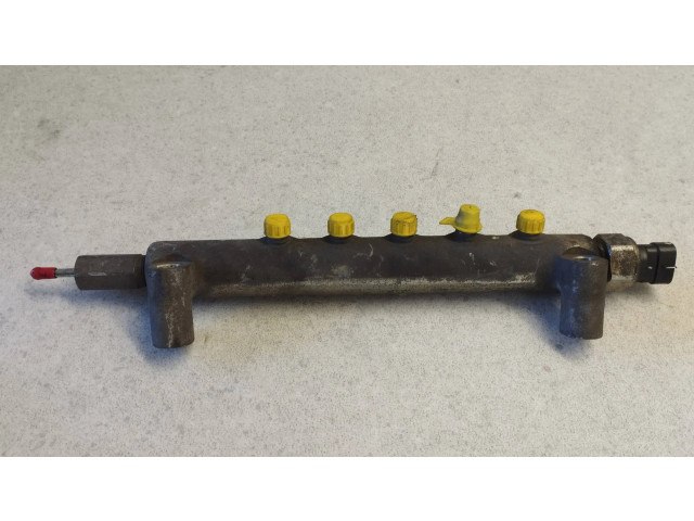 Vstřikovací lišta 8945871010   Toyota Hilux (AN10, AN20, AN30)  pro naftový motor 2.5  